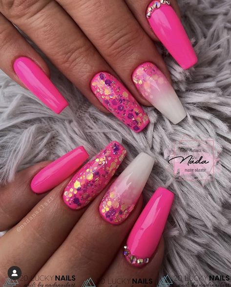 Summer Acrylic Nails With Designs, Mothers Day Nails Ideas Acrylic, Creative Pink Nails, Neon Glitter Nails Summer, Gel Polish Nail Designs Summer, Fushia Nails Design, Pink Nails Neon, Hot Pink Nails With Design, Pink Nails With Glitter