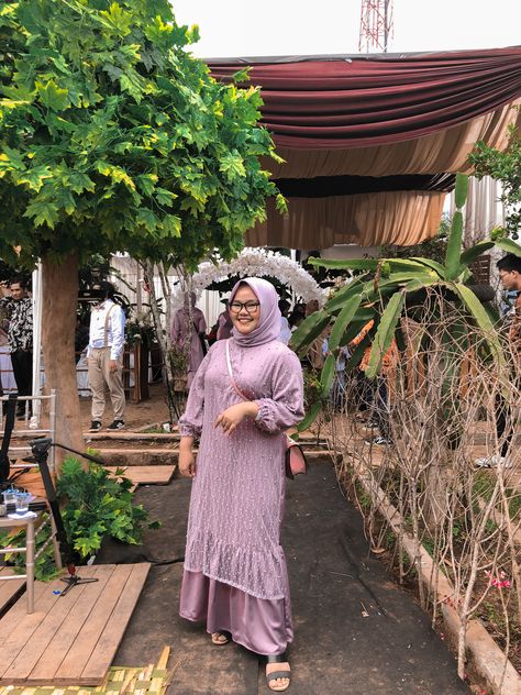 #ootdfashion #ootdhijab #kondanganootd #kondanganoutfit #ootdbigsize #kondanganoutfit #hijabfashion Ootd Bridesmaid Hijab, Ootd Big Size, Kondangan Outfit, Ootd Hijab, Ootd Fashion, Big Size, Hijab Fashion, Ootd, Plus Size