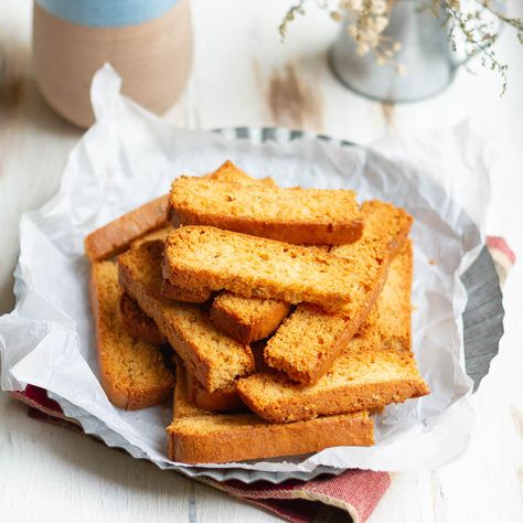 Honey Almond Cake, Cake Rusk Recipe, Mathri Recipe, Rose Pistachio, Rusk Recipe, Indian Cake, Pistachio Cookies, Tea Time Food, Festive Cookies