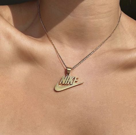 Nike Necklace, Koleen Diaz, Nike Accessories, Dope Jewelry, Gold And Silver Rings, Girly Jewelry, Diamond Pendant Necklace, Small Jewelry, Dream Jewelry