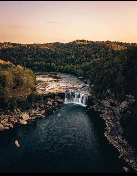 National Geographic Photography | Cumberland falls in Kentucky | Facebook Cumberland Falls Kentucky, Lake Cumberland Kentucky, Kentucky Tourism, National Geographic Photography, Cumberland Falls, Kentucky Travel, Everglades Florida, Animals Photos, My Old Kentucky Home