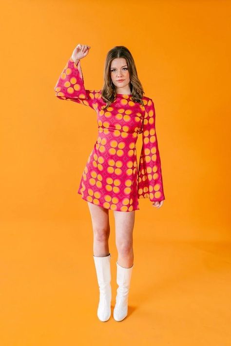 60s Inspired Outfits, Abba Outfits, 70s Inspired Outfits, Circus Outfits, Groovy Clothes, Groovy Fashion, Vintage Airline, Fashion Decades, 1960s Inspired