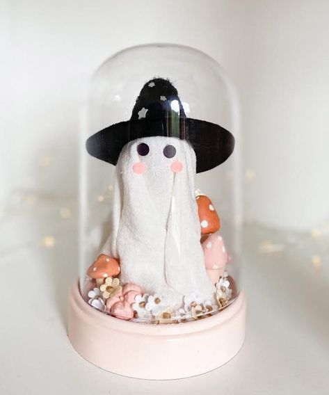 Cute Ghost Decor, Amanda Escoe, Ghost Decor, Boho Halloween, Adornos Halloween, Ghost Decoration, Fall Crafts Diy, Horror Movie Characters, Pink Halloween