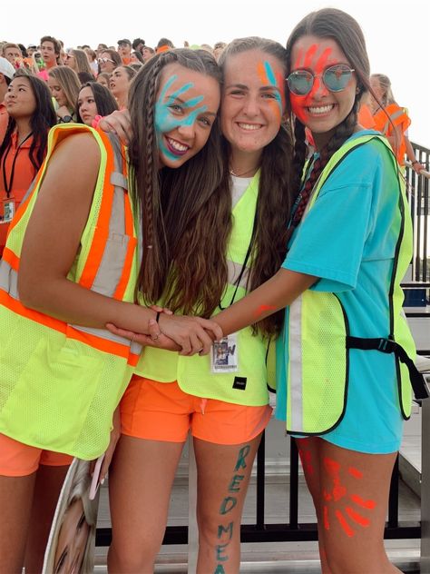 Football Dress Up Themes, Neon Day Spirit Week Outfit, Neon Spirit Day Outfit, Neon Day Spirit Week, High School Football Game Outfit, Neon Out Football Game, Neon Football Game Theme Outfit, School Spirit Face Paint, School Spirit Outfit