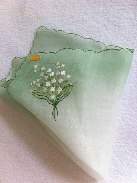 ♥♥lily of the valley ♥♥ Lily Of The Valley Items, Aesthetic Hankerchief, Lily Of The Valley Nails, Lily Of The Valley Aesthetic, Linen Flower, Valley Green, Etiquette Vintage, Lily Of The Valley Flowers, Valley Flowers