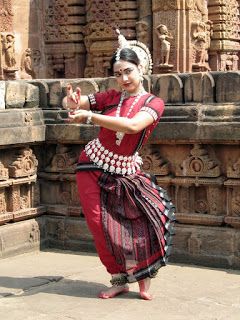 Odissi Dance, Indian Classical Dancer, Dance Forms, Bharatanatyam Poses, Dance Of India, Indian Classical Dance, Dance Photography Poses, Dance Images, Dance Paintings