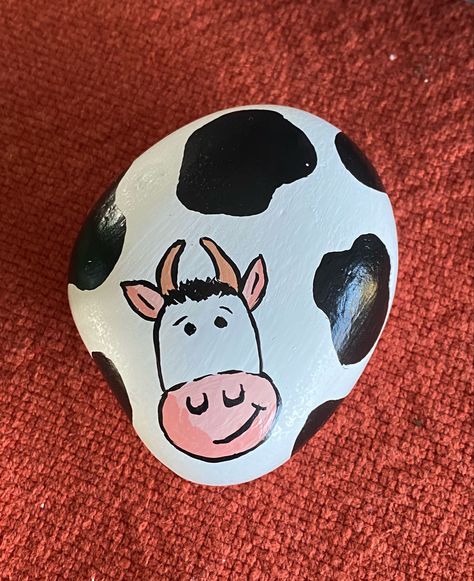 Cows Painted On Rocks, Cow Rock Painting, Animal Baby Quilt, Painted Rock Animals, Stone Art Painting, Painted Rocks Kids, Painted Rocks Craft, Painted Rocks Diy, Rock Painting Patterns