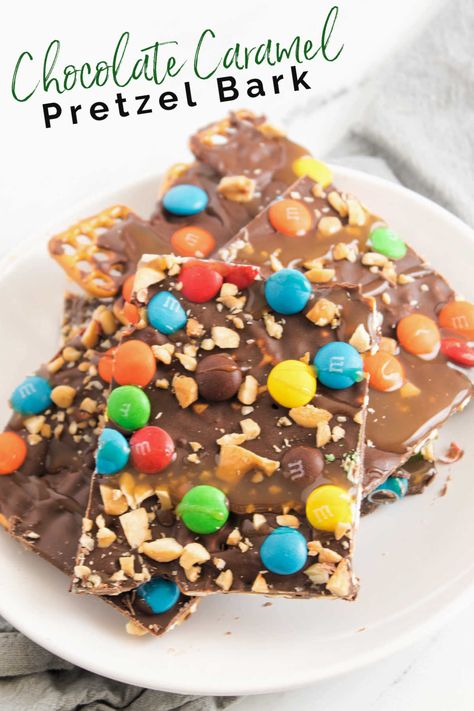 This yummy caramel chocolate pretzel bark could not be easier to make. It is sweet, salty, crunchy and delicious. Plus it is ready to eat in less than twenty minutes! Carmel Pretzel Bark, Pretzel Carmel Bark, Chocolate Pretzel Carmel Bark, Chocolate Caramel Pretzel Bark, Caramel Pretzel Bark, Pretzel Bark Recipes, Pretzel Bark, Chocolate Caramel Pretzels, Caramel Pretzels