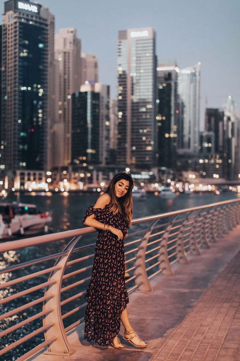 Dubai Instagram Pictures, Dubai Photos, Amelia Liana, Dubai Photoshoot, Dubai Outfit, Dubai Outfits, Travel Pose, Dubai Holidays, Dubai Vacation