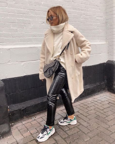 cream coat, pvc trousers and dad trainers Leather Trousers Outfit, Pvc Trousers, Trainers Outfit, Trousers Outfit, Pvc Hose, Looks Street Style, Outfit Look, Leather Trousers, Fall Winter Outfits