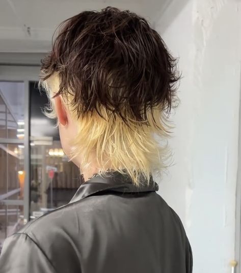 Male Peekaboo Hair, Mullet Hair Dye Ideas Men, Short Mullet Hair Color Ideas, Mullet With Color Underneath, Peekaboo Hair Men, Colored Mullet Men, Blonde Undercut Men, Underdye Hair Men, Mens Hair Color Ideas Blonde