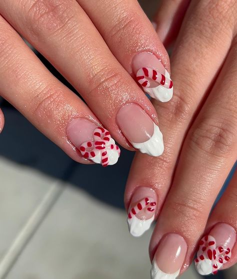 Glossy sweater nails and peppermint ♥️🤍♥️ • • #christmasnails #nailart #rednails #sweaternails Peppermint Nails, Nails Tutorial, Sweater Nails, Nail Inspiration, Nail Tutorials, Red Nails, Christmas Nails, Short Nails, Fun Things