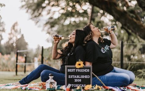 Twin Birthday Pictures, Bff Shoot, Besties Photoshoot, Bestie Shoot, Best Friend Session, Bestie Pictures, Girlfriends Photoshoot, Bag Shoot, Bestie Photoshoot