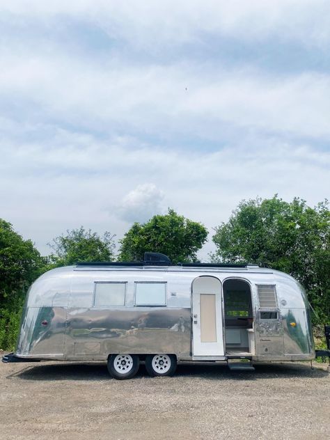 1964 Airstream Overlander 26 - New York, Buffalo Airstream Aesthetic, Large Fridge Freezer, Solar Panel Mounts, Vinyl Flooring Kitchen, Ceiling Vents, Large Fridge, Deep Sink, Airstream Renovation, Laminate Counter