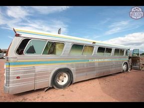 Bus Conversion - 1962 GM Coach Turned Tiny Home - YouTube Coach Bus Conversion, Tiny House Remodel, Coach Bus, Tiny House Luxury, Greyhound Bus, Trailer Build, Tiny Apartments, Bus Life, Bus Conversion