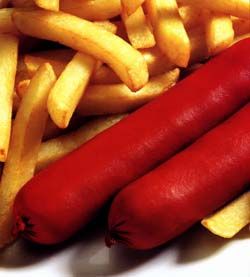 Savaloy sausage and chips. They were real savaloys back then. Spicy Sausage Link Recipes, Airfry Sausage Links, Sausage And Chips, Kelbosia Sausage, Sujuk-sausage Recipe, Circus Food, Great British Food, English Recipes, 80s Childhood