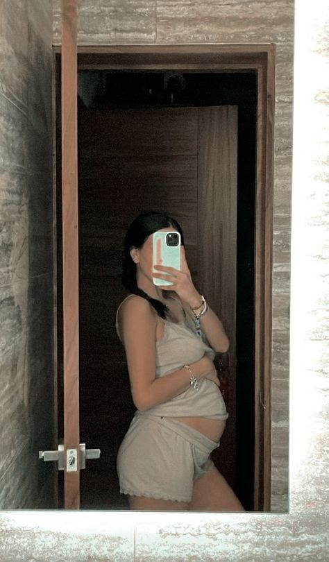 Pregnant Mirror Pic, Mirror Selfie Pregnant, Pregnant Mirror Selfie, Small Baby Bump, Pregnant With A Girl, Baby Bump Photos, Bump Photos, Girls Mirror, Mirror Selfie Poses