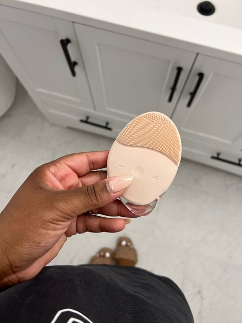 Sonia Kashuk facial brush dupe for Foreo Summer Skincare Routine, Facial Brush, Sonia Kashuk, Facial Brushes, Summer Skincare, Face Cleanser, Skincare Routine, Sonic, Facial