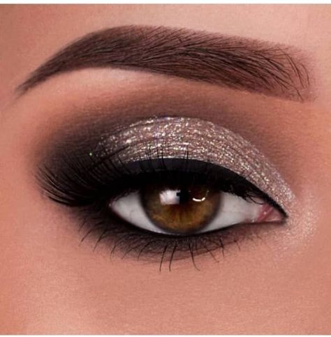 Smokey Eyes Makeup Look Ideas - The Glossychic Makeup Look Ideas, Smokey Eyes Makeup, Smokey Eye Makeup Look, Wedding Makeup Tips, Makijaż Smokey Eye, Smokey Eyes, Make Up Looks, Eye Makeup Tips, Eyes Makeup