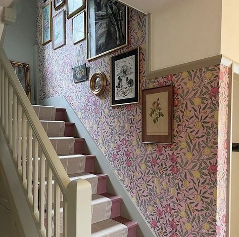 Hall Stairs And Landing Decor Ideas Victorian Hallway, Cottage Stairs And Landing, Staircase With Wallpaper, Cosy Staircase, Wallpaper Above Picture Rail, Eclectic Stairway, Ariel Bissett House, Hallway Ideas Wallpaper, Hallway Wallpaper Ideas Stairways