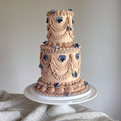 Thu Nguyen (@auburncakes) • Instagram photos and videos Floral Vintage Cake, Pansy Cake, Buttercream Roses Tutorial, Cake Brown, Whimsical Wedding Cakes, Unique Cakes Designs, Chocolate Letters, Vintage Birthday Cakes, Basic Cake