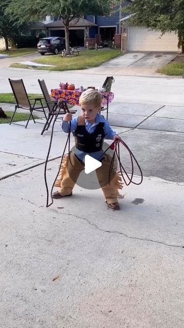 The American Barn on Instagram: "Future champion 🐎🤠🇺🇲🌾  🎥 Credits and video: @hannah_lancaster   #god #godfirst #godisgood #america #cowboy #kids" American Barn, Little Cowboy, Cute Funny Baby Videos, Kids Videos, Crazy Kids, Funny Clips, Cute Gif, Animal Gifs, Funny Animal Videos