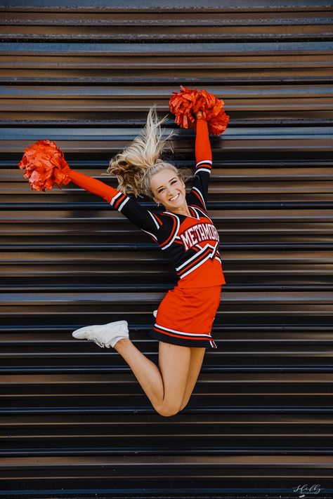 Cheerleader aesthetic High School Senior Photo Shoot Ideas, Cheerleader Pictures Poses, Cute Cheer Poses Individual, High School Cheer Pictures, Cheerleading Studio Photography, Cheer Picture Poses Individual, Senior Cheer Pictures Cheerleading Poses Basketball, Cheer Picture Ideas, Senior Picture Cheerleader