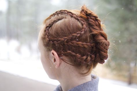 Dori's braided hairstyle from the Hobbit. A tutorial for this can be found at: https://www.youtube.com/watch?v=g4MvHb0E1pc Dwarven Hairstyles, Aelora Targaryen, The Dwarves, Medieval Hairstyles, Hair Inspired, Braided Hairstyle, Easy Updos, Fantasy Hair, Easy Braids