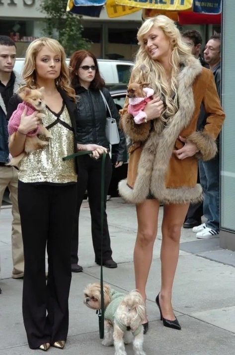 2000s Paparazzi, Nicole Richie 2000s, Celeb Friends, Paparazzi Shots, Paris Hilton 2000s, Paris Hilton Style, Paris Hilton And Nicole Richie, Paris And Nicole, Paris In Autumn