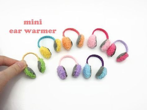 DIY Miniature Doll Mini Ear Warmer - Easy! - YouTube Diy Barbie Accessories, Diy Barbie Stuff, Crochet Doll Accessories, Barbie Doll Crafts, Doll Accessories Diy, Doll Socks, Barbie Diy Accessories, Barbie Things, Accessoires Barbie