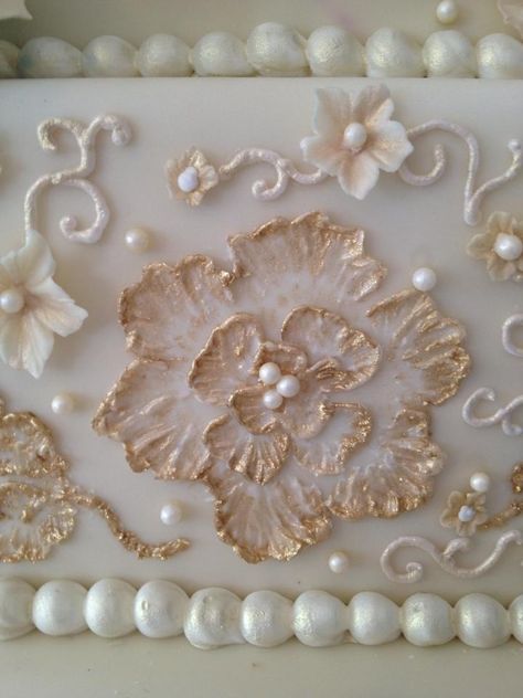 Brush embroidery: next project!!! :D Brush Embroidery Cake, Wedding Cakes Maroon, Embroidery Cake, Royal Icing Piping, Fondant Cake Tutorial, Royal Icing Templates, Italian Wedding Cakes, Teapot Cake, Brush Embroidery