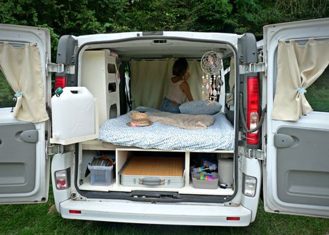 3 mois, 1 van : Départ imminent – Ma Copine Pauline Vauxhall Vivaro Camper, Caravan Hacks, Vw T5 Camper, Astuces Camping-car, Cars Interior, Camping Diy, Campervan Conversion, Caravan Renovation, Vw Bus Camper