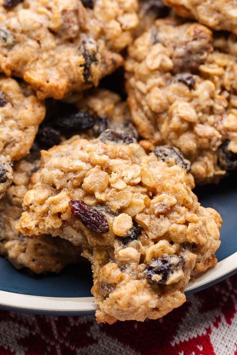 Oatmeal Raisin Pecan Cookies Breakfast Oatmeal Cookies, Healthy Breakfast Oatmeal, Chia Oatmeal, Cookies Banana, Banana Cookie Recipe, Pancakes Protein, Banana Oat Cookies, Healthy Oatmeal Breakfast, Menu Sarapan Sehat