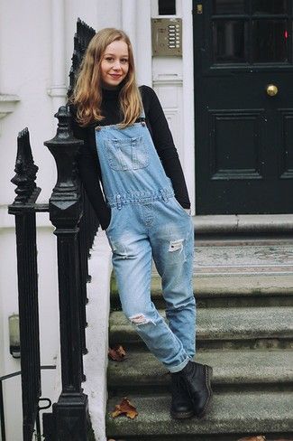 Overalls With Boots, Roadtrip Outfits, Outfits Mujeres, Doc Martens Outfits, Linen Overalls, Doc Martens Outfit, Black Boots Outfit, Blue Overalls, Blazer Outfits For Women