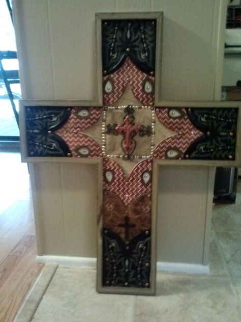 I made these crosses for Christmas presents. My husband cut a cross out of 1/2 inch plywood and we cut the tops off of old boots with a razor blade.  I washed t… Cowboy Boot Crafts, Cross Boots, Old Cowboy Boots, Boot Art, Cowboy Cross, Garden Diy Ideas, Mother Daughter Projects, Western Crafts, Old Boots