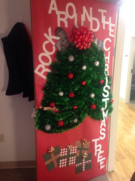 Funny door decorating idea this year. Office door decorations for Christmas. "Rock around the Christmas tree" it was so funny and festive! Rocking Around The Christmas Tree Door, Funny Christmas Door Decorations Contest, Funny Christmas Door Decorations, Christmas Office Door Decorating Contest, Office Door Decorating Contest, Christmas Office Door, Christmas Door Decorating, Decorated Doors, Christmas Doors