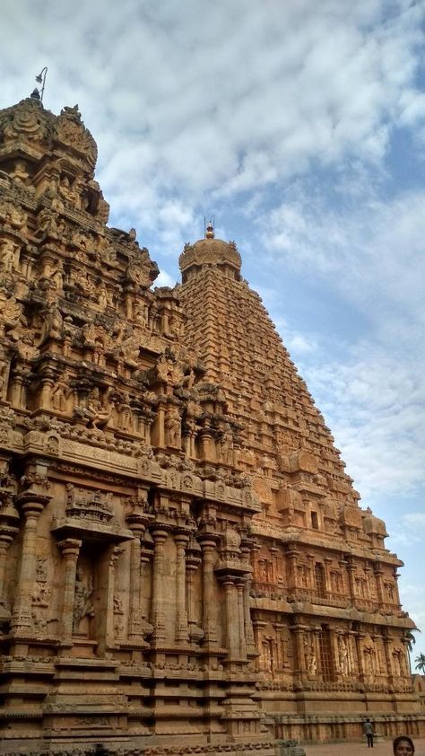 Ancient Temple Aesthetic, Thanjai Periya Kovil Wallpaper, Thanjavur Temple, Chola Temples, Dwarikadhish Hd Wallpaper, Murugan Wallpapers, Golden Bird, Minato Namikaze, India Architecture