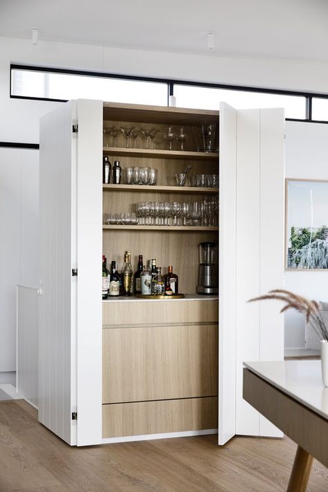 drinks cabinet with bifold doors Whiting Architects, Bar Mini, Modern Home Bar, Timber Battens, Bar Sala, Hidden Bar, Home Bar Design, Bunk Bed Designs, Muebles Living