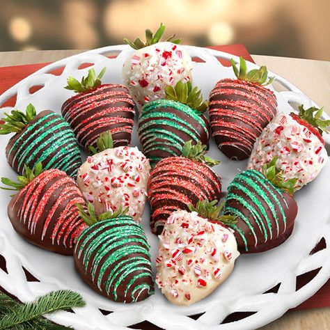 Christmas Chocolate Covered Strawberries, Christmas Strawberries, Dipped Treats, Christmas Strawberry, Decorating Chocolate, Chocolate Covered Strawberry Recipe, Strawberry Treats, Holguin, Chocolate Covered Fruit