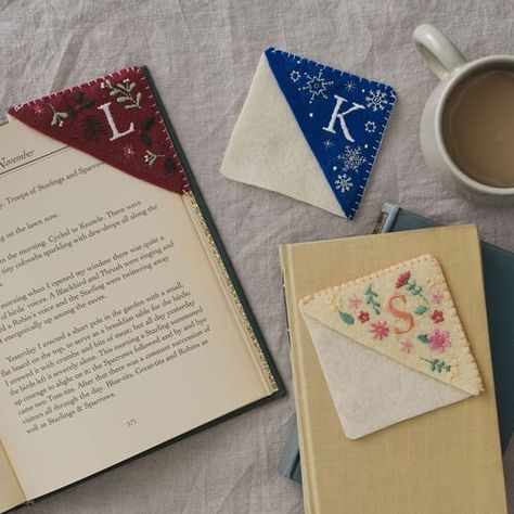 Embroidered Bookmarks, Origami Christmas Tree, Water Soluble Fabric, Charm Bookmark, Fabric Envelope, Felt Bookmark, Christmas Bookmarks, Shape Templates, Christmas Origami