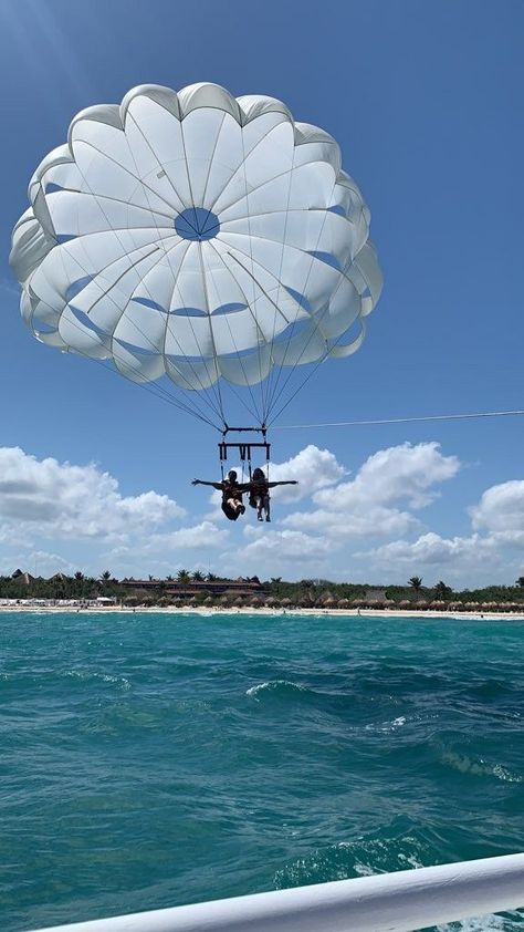 20 Popular Bucket List Ideas for Summer | Aesthetic Summer Adventures With Friends | Summer Bucket List For teens / Teenagers Adventure Aesthetic, Parasailing, Future Lifestyle, Dream Lifestyle, Summer Bucket Lists, Summer Bucket, Summer Dream, Future Life, Travel Inspo