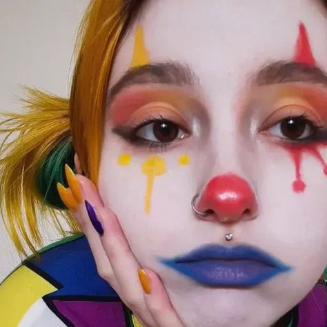 Circus Makeup Ideas, Cute Halloween Eye Makeup, Clown Aesthetic Makeup, Pippin Makeup, Clown Couture, Halloween Eye Makeup Ideas, Clowncore Makeup, Fantasy Circus, Jester Makeup