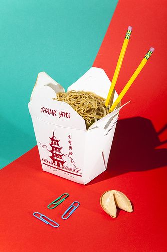 Desk Lunch, Food Photoshoot, Chinese Takeout, Food Photography Inspiration, Design Editorial, Food Photography Styling, Arte Inspo, Food Poster, Photo Styling