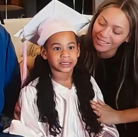 Rumi Carter, Beyonce Makeup, Destiny Child, Beyonce Photos, Queen Bee Beyonce, Blue Ivy Carter, Aunt Niece, Carter Family, Carter Kids