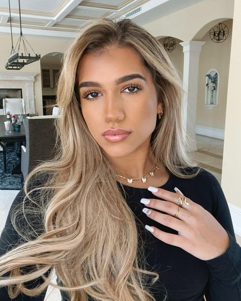 Blonde Asian Hair, Hair Melt, Short Layered Bob, Kylie Jenner Hair, Tan Skin Blonde Hair, Dyed Curly Hair, Best Hair Dye, Hair Dye Ideas, Short Layered