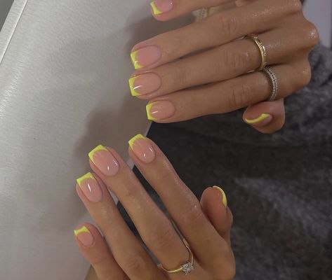 Summer French Nails, Fantastic Nails, Blue Gel Nails, Neon Nail Designs, Yellow Nail Art, Yellow Nails Design, Natural Nail Designs, Broken Nails, Simple Gel Nails