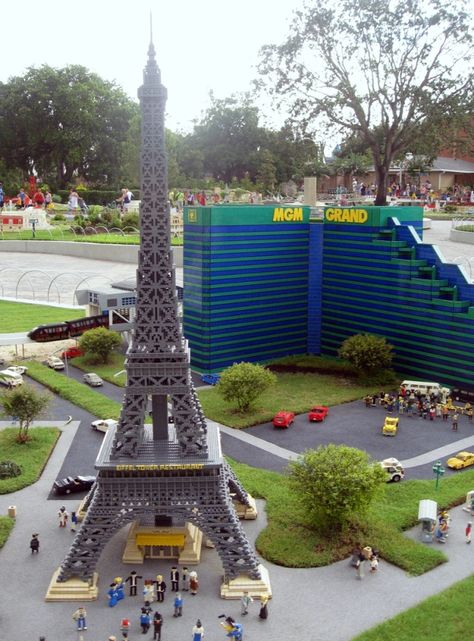 Lego Challenges For Kids, Lego Building Ideas, Challenges For Kids, Legoland Florida, Lego Challenge, Big Lego, Lego Sculptures, Lego Lovers, Awesome Lego