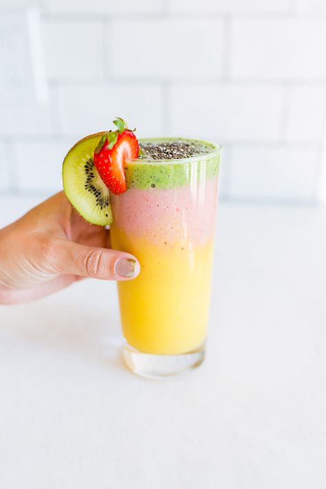 Get the recipe for these refreshing summer smoothies on the blog Smooth Recipes, Protein Smoothie Recipes Healthy, Layered Smoothie, Easy Healthy Smoothie Recipes, Easy Healthy Smoothies, Dessert Smoothie, Summer Smoothies, Healthy Breakfast Smoothies, Easy Smoothie Recipes