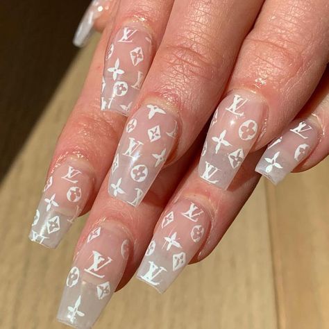 Nail Kits For Beginners, Clear Nail Designs, Louis Vuitton Nails, Coffin Acrylic Nails, Fail Nails, Self Nail, Fruit Nail Art, Louis Vuitton White, Holo Nails