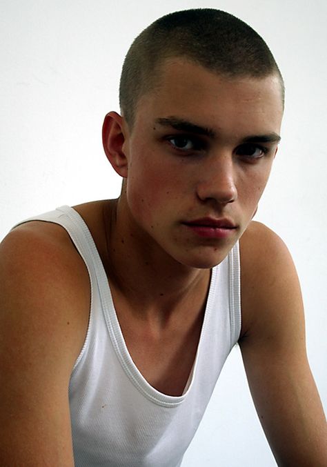 Beautiful buzzcut babe Teenage Guys, Modern Haircuts, Shaved Head, Buzz Cut, Teenage Boys, Fade Haircut, Long Hair Styles Men, Cool Haircuts, Haircuts For Men